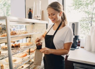 ¿Cuándo es buena idea contratar un nuevo empleado para su tienda?