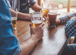 ¿En qué zonas de su local pueden sus clientes ingerir alcohol?