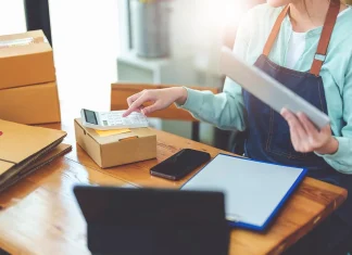 Cree un fondo de emergencias para proteger su negocio Foto de una calculadora