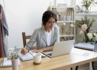 Si usted es comerciante o emprendedor, le contamos las opciones de seguridad social que tiene Guía de seguridad social para emprendedores