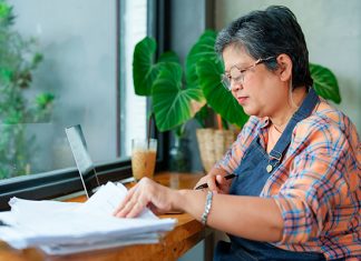 ¡Evite caer en el sobreendeudamiento de su negocio! Lleve un registro detallado de ingresos y gastos de su negocio